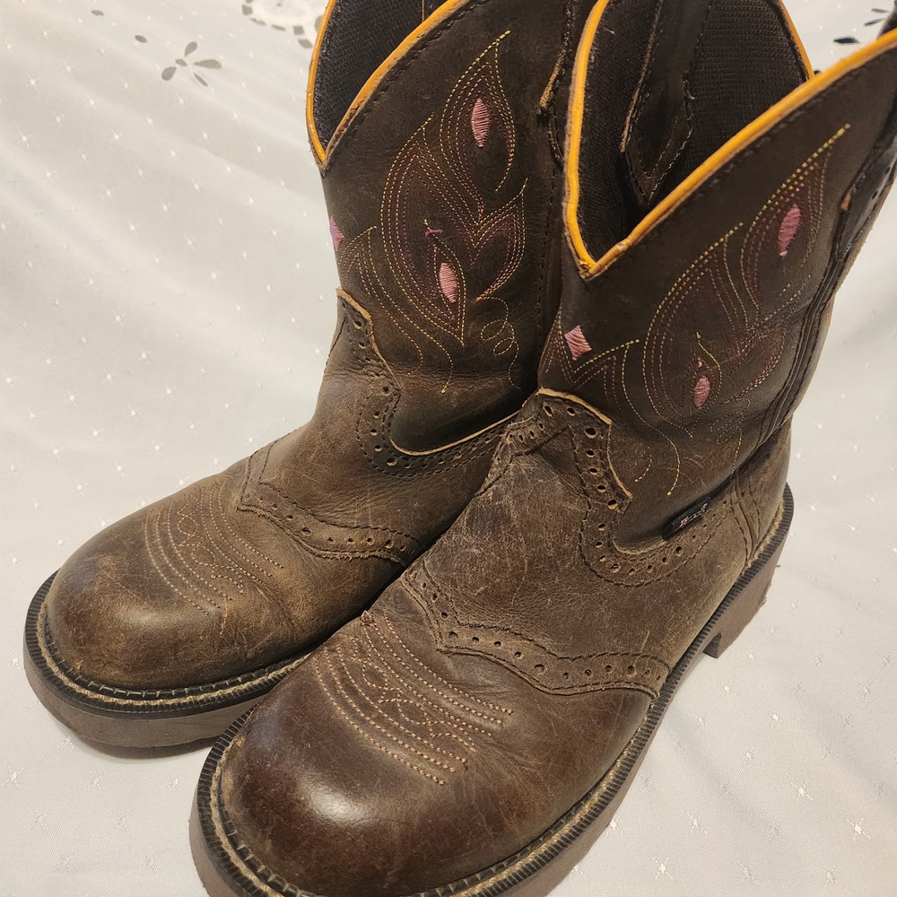 Justin Boots Brown Heeled Boots - Picture 2 of 6